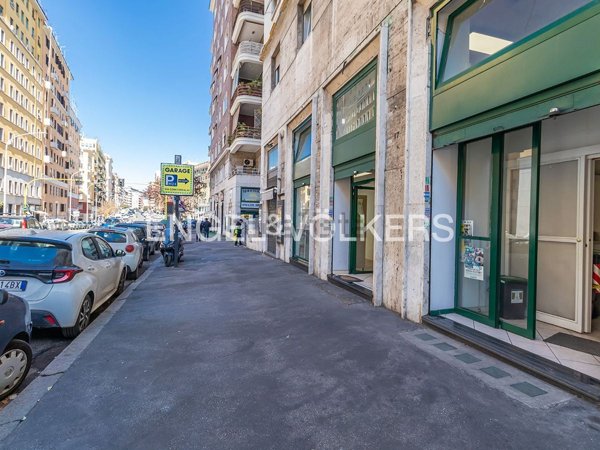 negozio in vendita a Roma in zona Appio Latino
