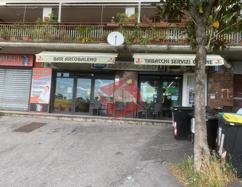negozio in vendita a Roma in zona Finocchio