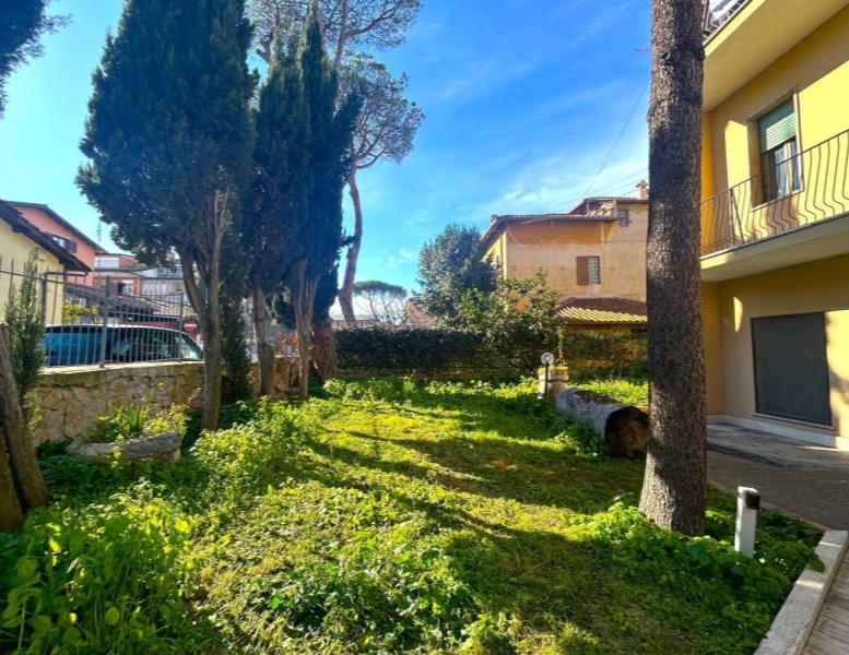 appartamento in vendita a Roma in zona Appio Claudio