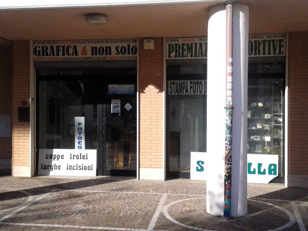 negozio in vendita a Roma in zona Torrevecchia