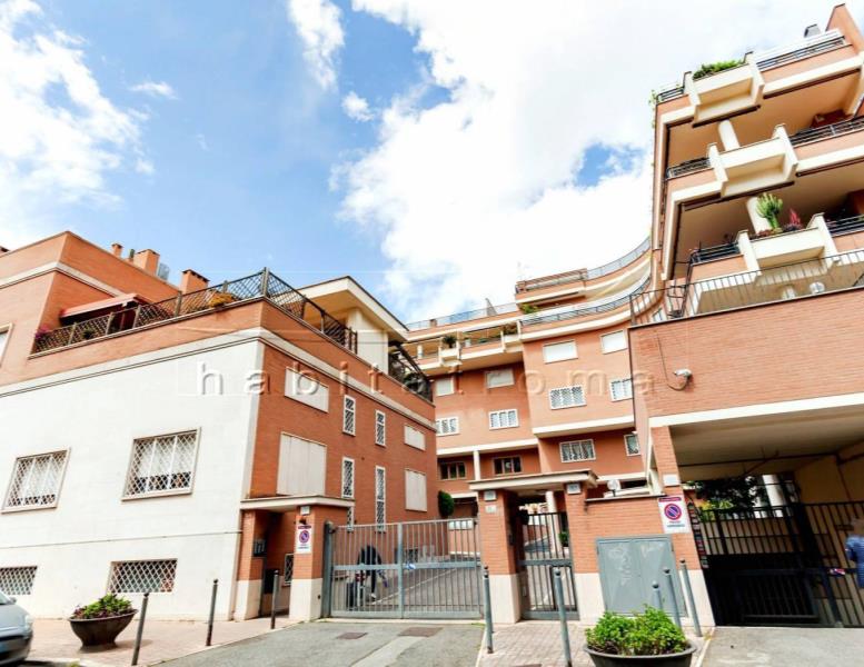 appartamento in vendita a Roma in zona Tuscolano