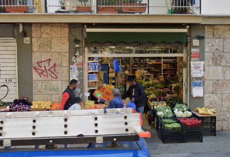 negozio in vendita a Roma in zona Cinecittà