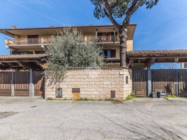 casa indipendente in vendita a Roma in zona Casal Morena