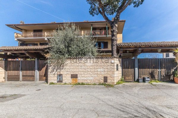 appartamento in vendita a Roma in zona Casal Morena