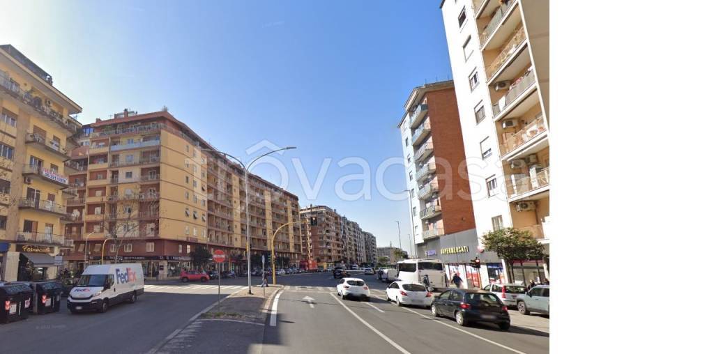 locale commerciale in vendita a Roma in zona Collatino