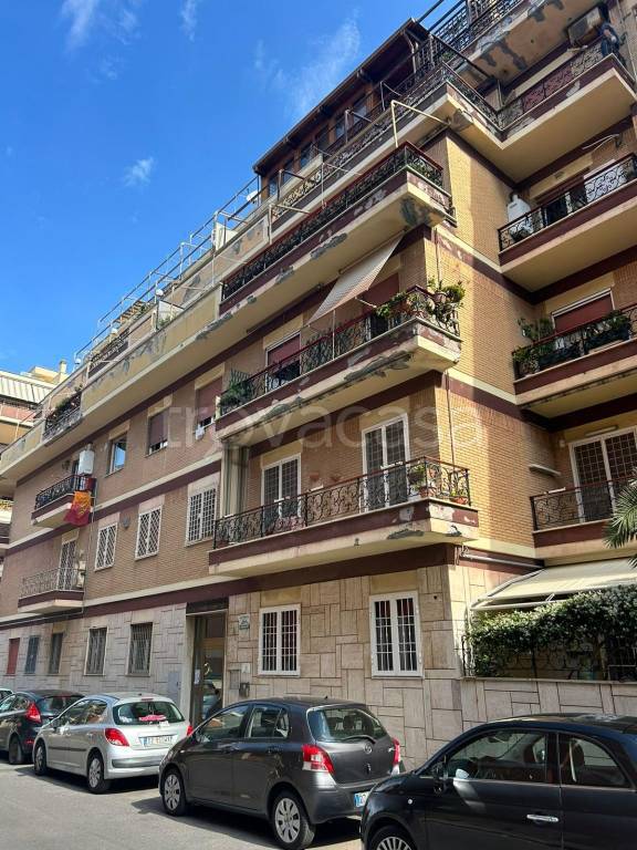 appartamento in vendita a Roma in zona Ostia