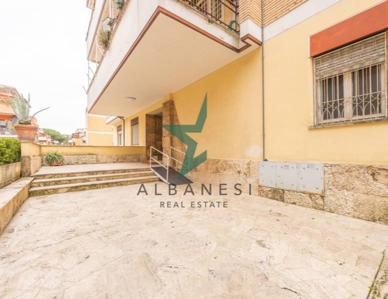 appartamento in vendita a Roma in zona Tor di Quinto