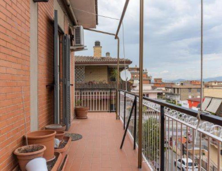 appartamento in vendita a Roma in zona Colle Prenestino