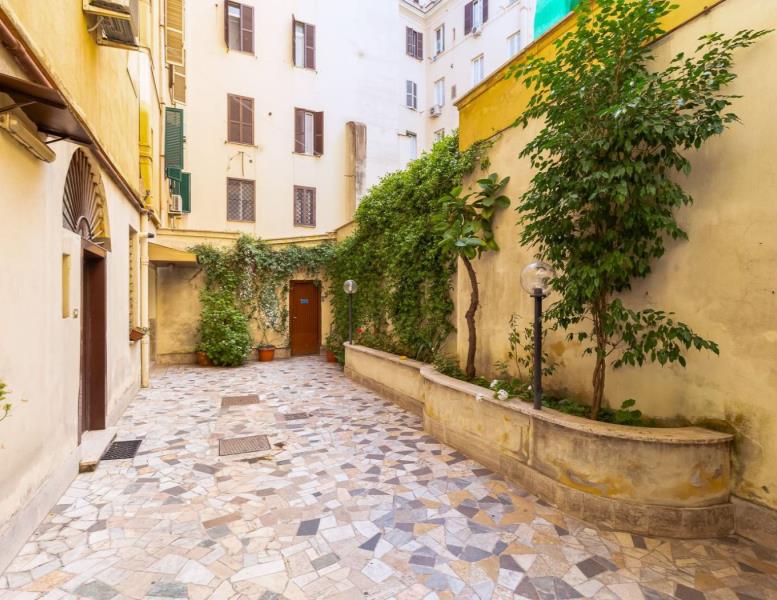 appartamento in vendita a Roma in zona Esquilino