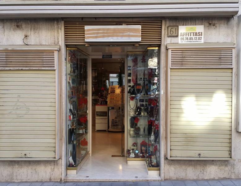 locale commerciale in vendita a Roma