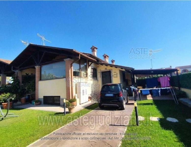 casa indipendente in vendita a Roma in zona Infernetto