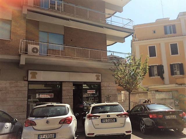ufficio in vendita a Roma in zona Appio Latino