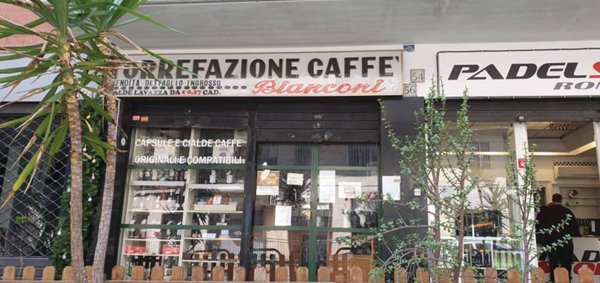 negozio in vendita a Roma in zona Tor di Quinto