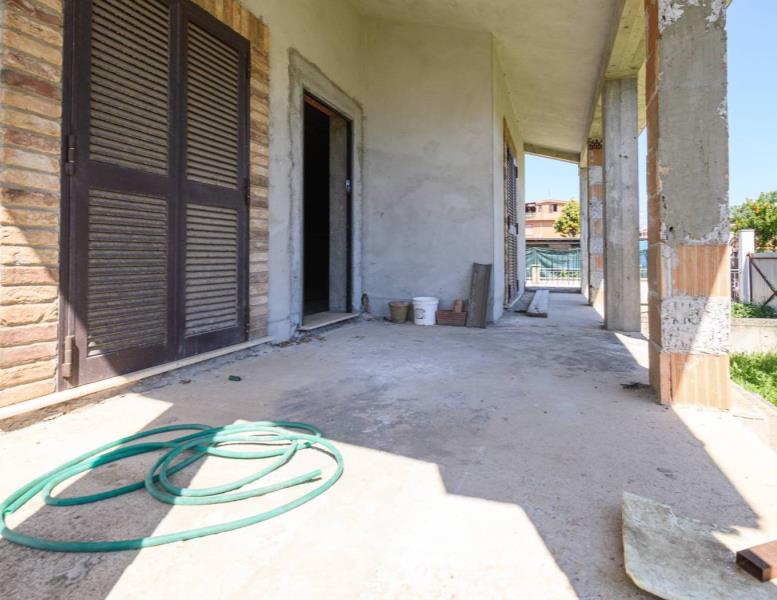 casa indipendente in vendita a Roma in zona Giardini di Corcolle