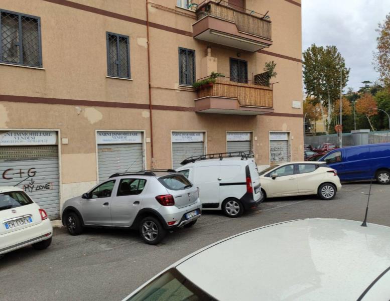 negozio in vendita a Roma in zona Portuense