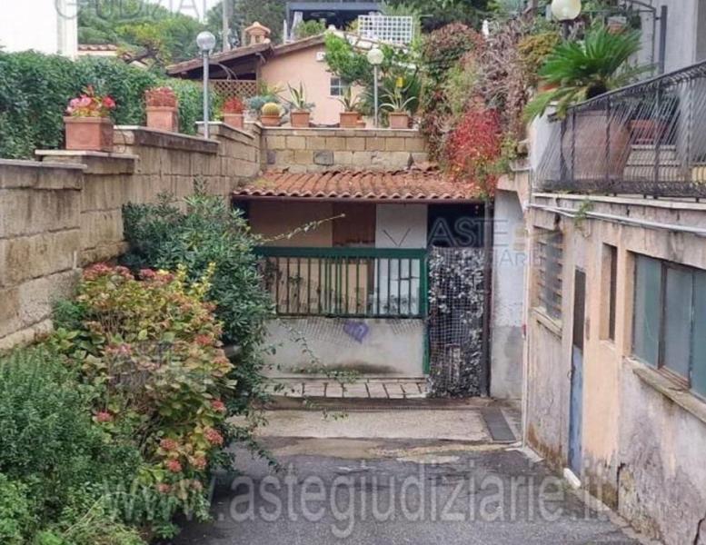 appartamento in vendita a Roma in zona Appio Claudio