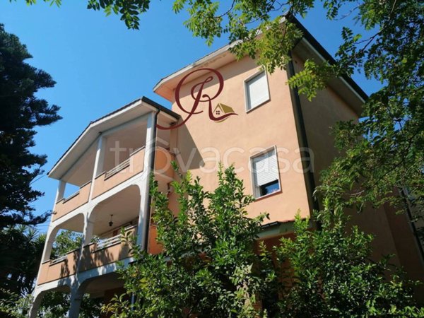 appartamento in vendita a Roma in zona Colle dei Pini