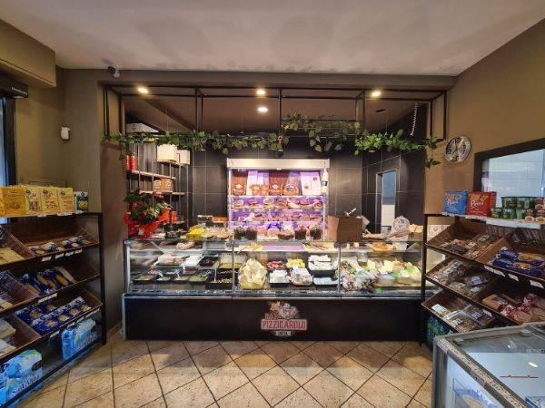 negozio in vendita a Roma in zona Castel Fusano