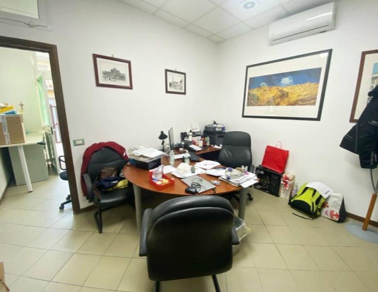 locale commerciale in vendita a Roma in zona Finocchio