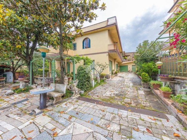intera palazzina in vendita a Roma in zona Castelverde