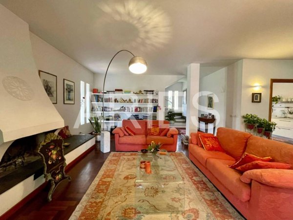 casa indipendente in vendita a Roma in zona Casal Palocco