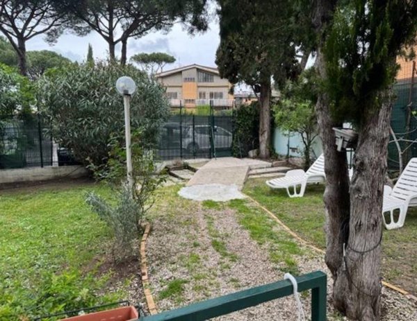 appartamento in vendita a Roma in zona Axa