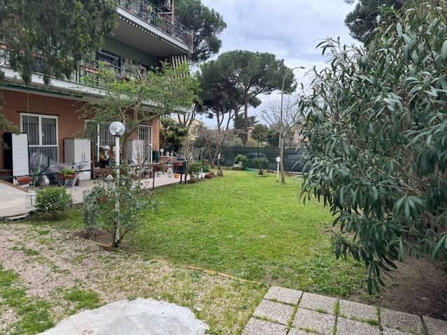 appartamento in vendita a Roma in zona Axa
