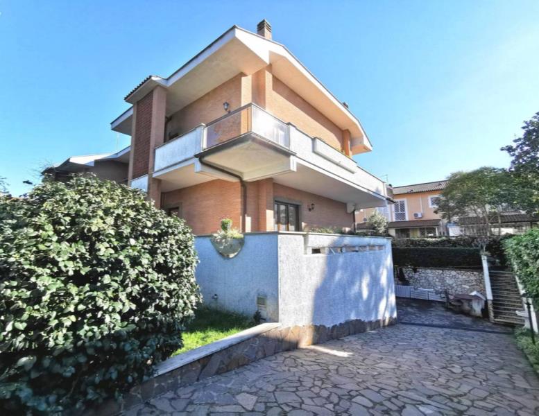 casa indipendente in vendita a Roma in zona Casal Palocco