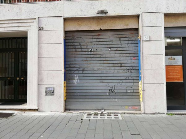 negozio in vendita a Roma in zona Tuscolano