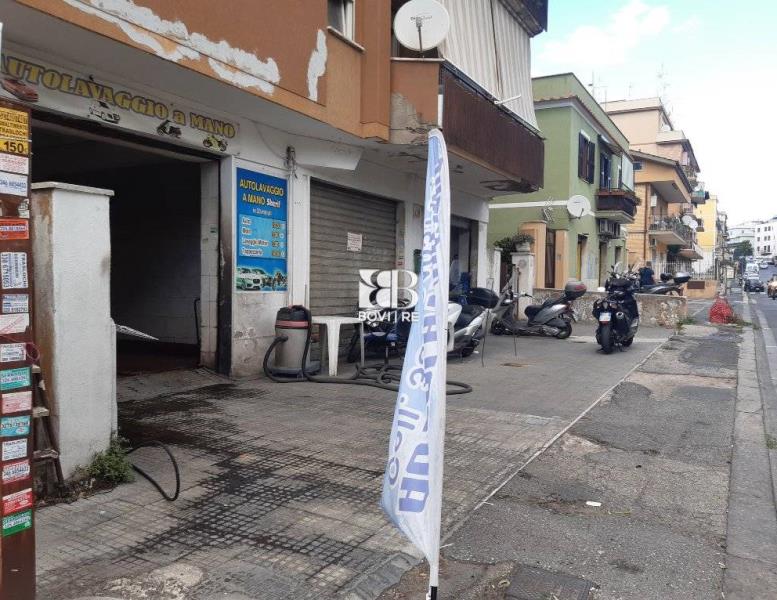 negozio in vendita a Roma in zona Primavalle