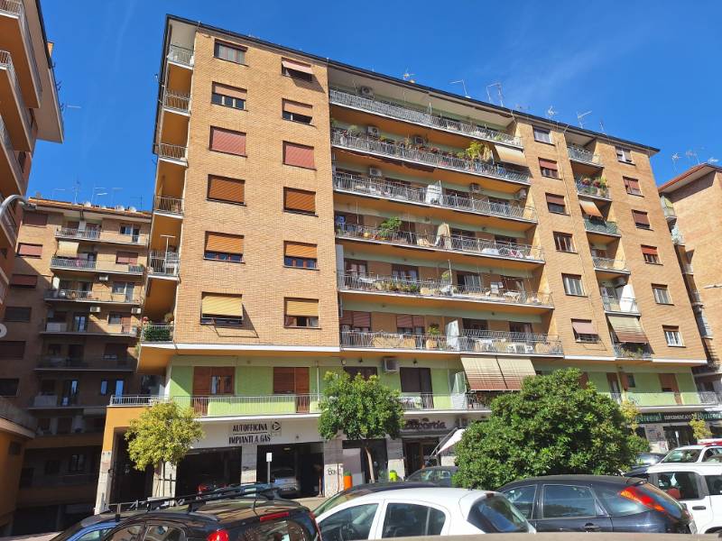 appartamento in vendita a Roma in zona Tuscolano