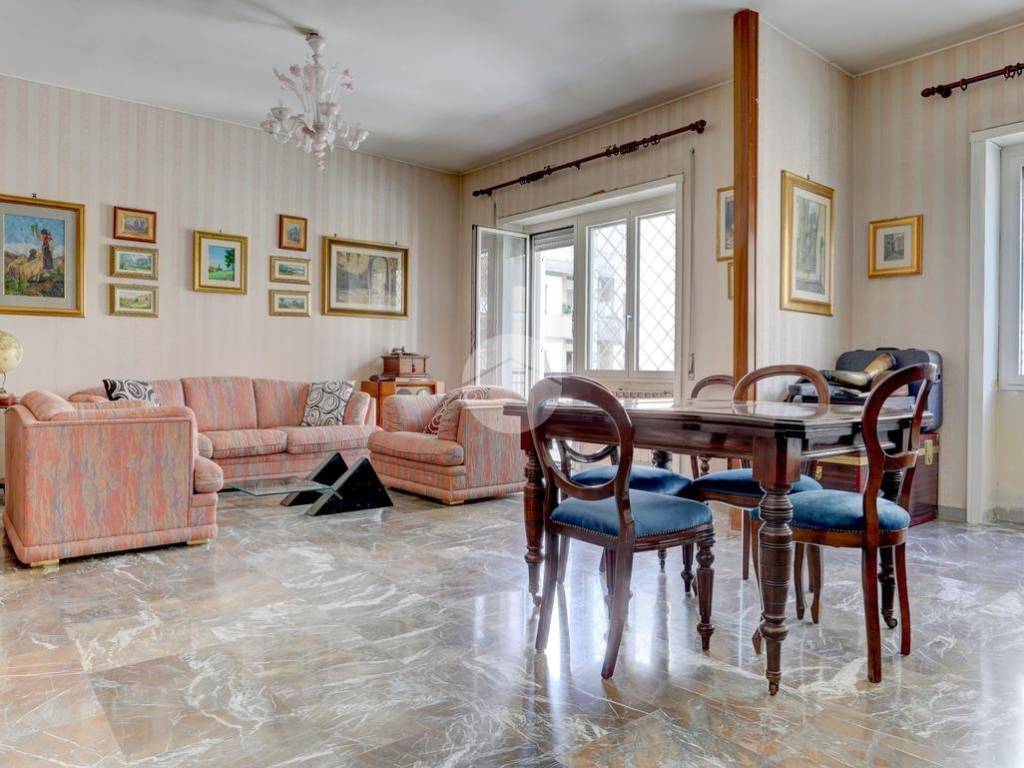 appartamento in vendita a Roma in zona Appio Latino