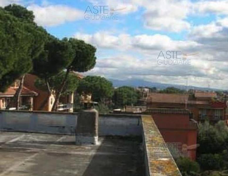 appartamento in vendita a Roma in zona Corviale