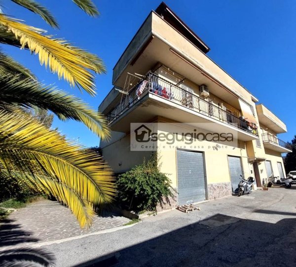 appartamento in vendita a Roma in zona Torrione Cerquetta