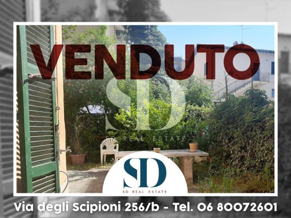 appartamento in vendita a Roma in zona Appio Pignatelli