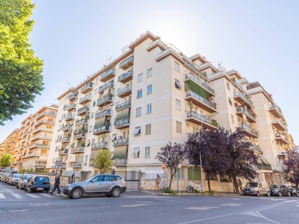 appartamento in vendita a Roma in zona Appio Latino