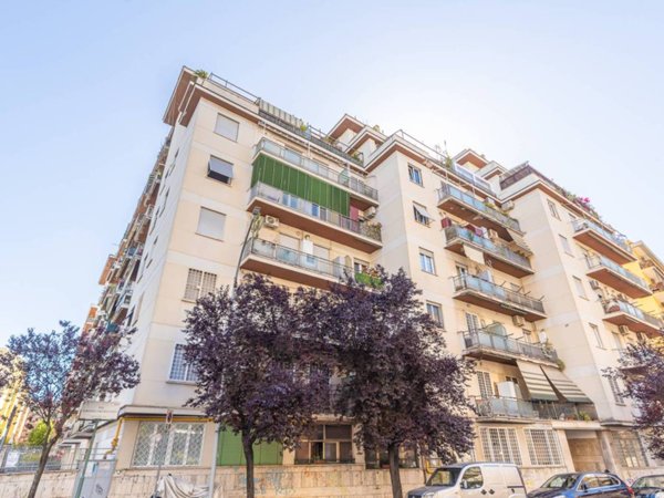 appartamento in vendita a Roma in zona Appio Latino