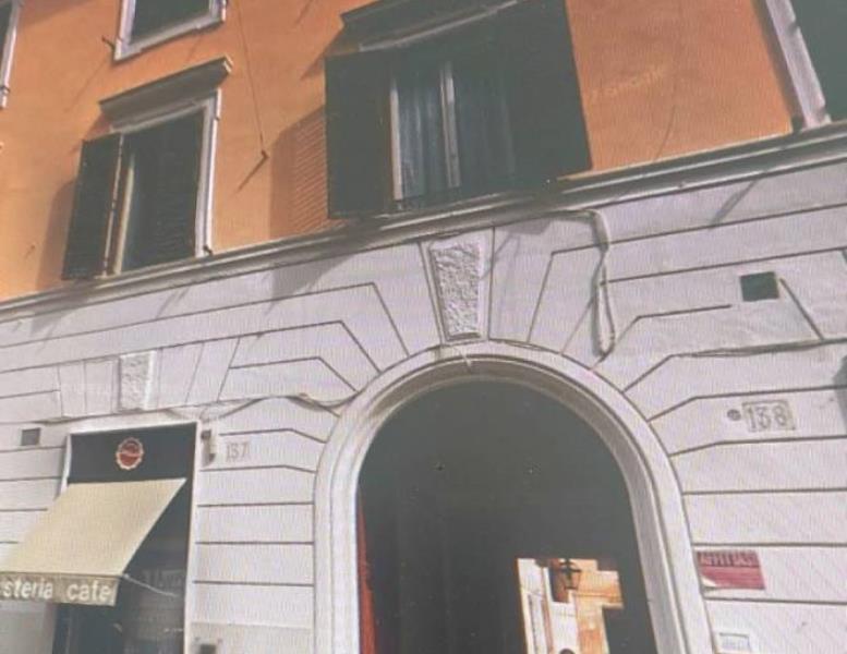 locale commerciale in vendita a Roma in zona Rione Borgo