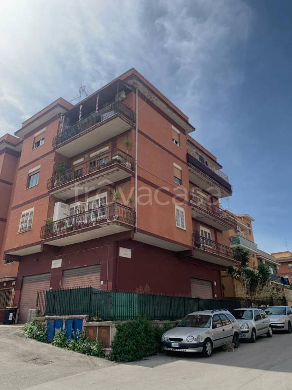 appartamento in vendita a Roma in zona Finocchio