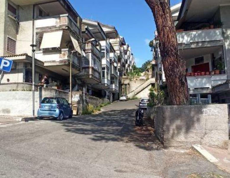 appartamento in vendita a Roma in zona Tomba di Nerone