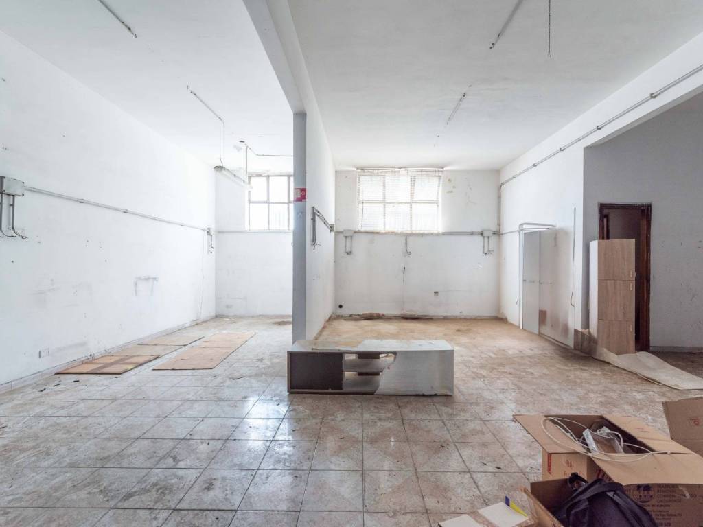 negozio in vendita a Roma in zona Casal Boccone