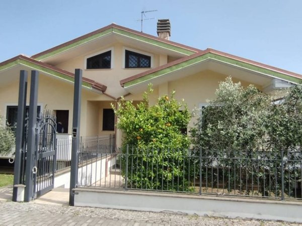 casa indipendente in vendita a Roma in zona Tor Vergata/Torrenova