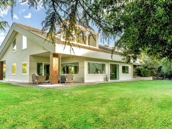 casa indipendente in vendita a Roma in zona Grottarossa