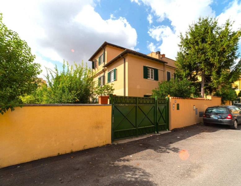 casa indipendente in vendita a Roma in zona Appio Pignatelli