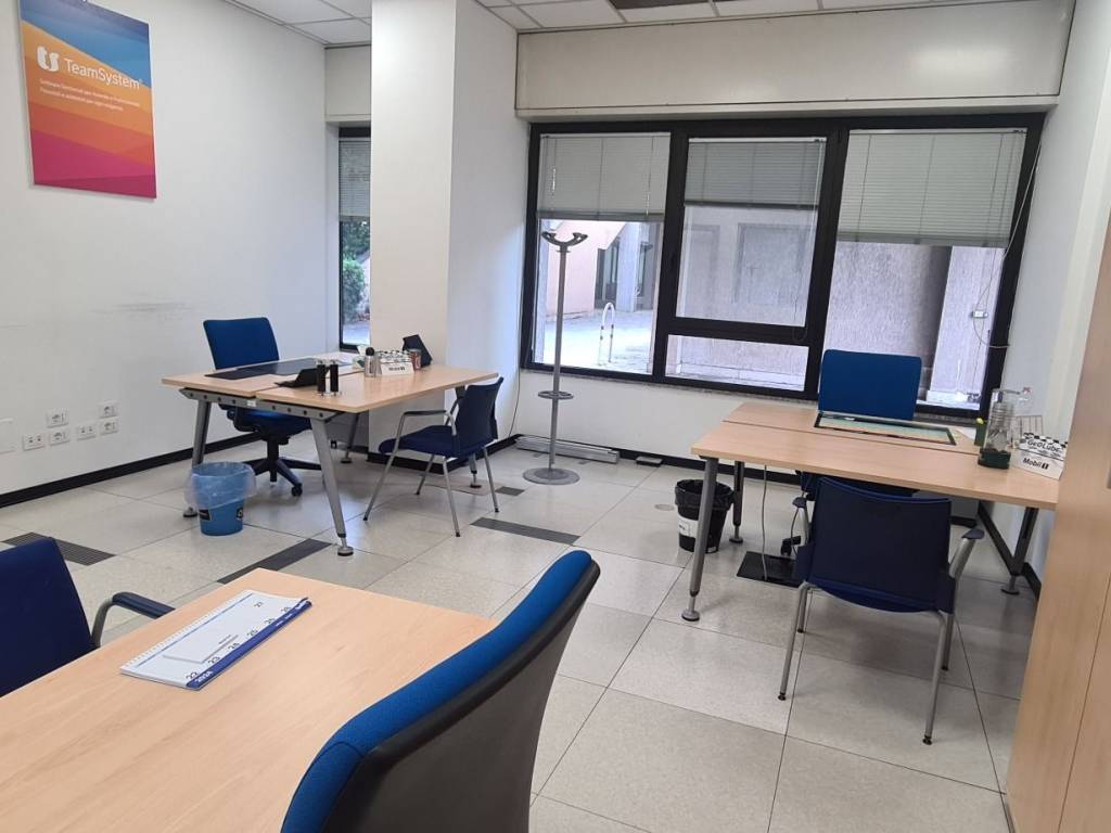 ufficio in vendita a Roma in zona Mostacciano