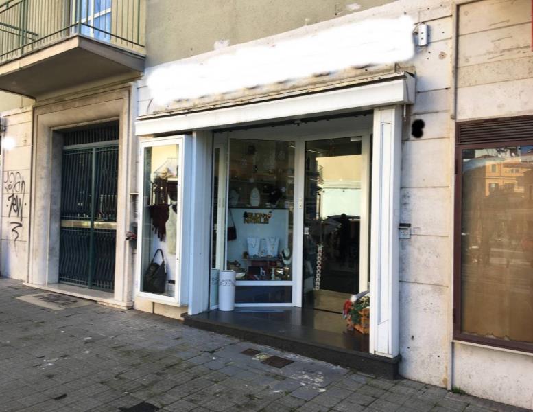 locale commerciale in vendita a Roma in zona Aurelio