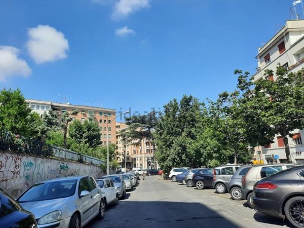 casa indipendente in vendita a Roma in zona Tuscolano