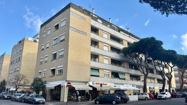 appartamento in vendita a Roma in zona Ostia