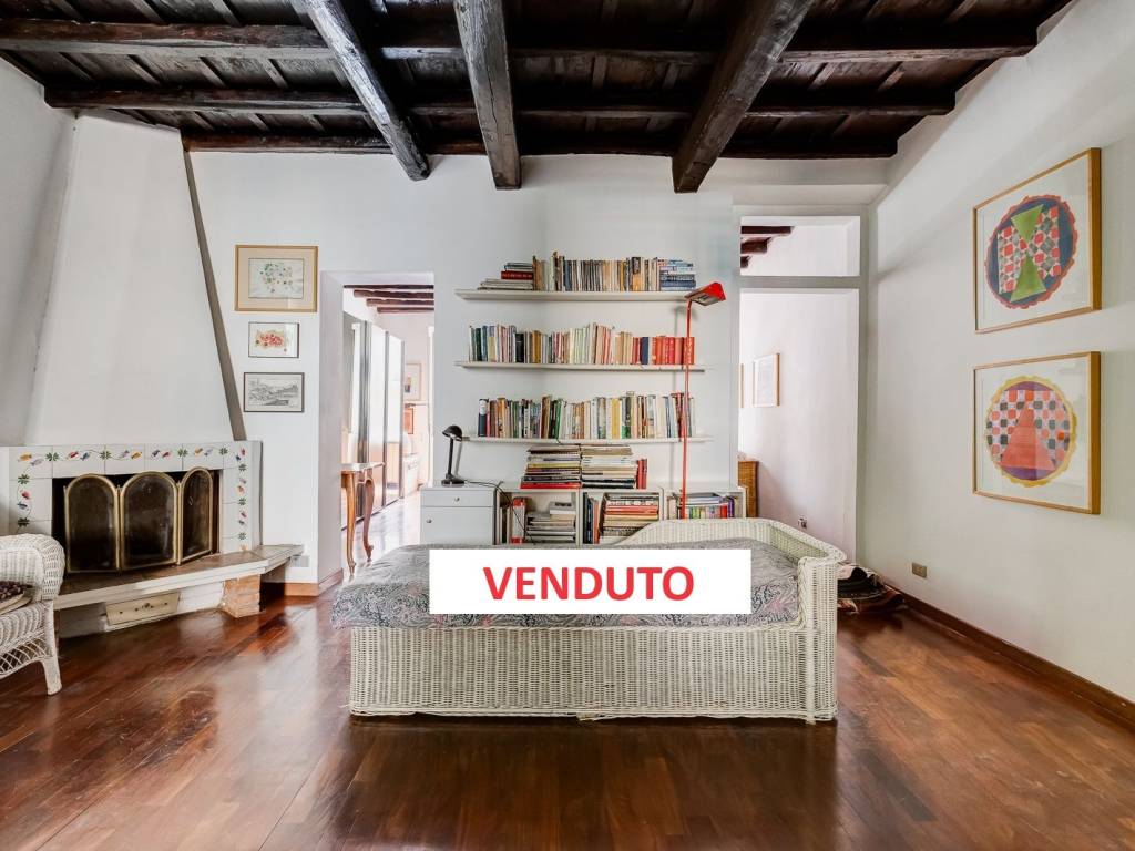 appartamento in vendita a Roma in zona Rione Monti/Campitelli