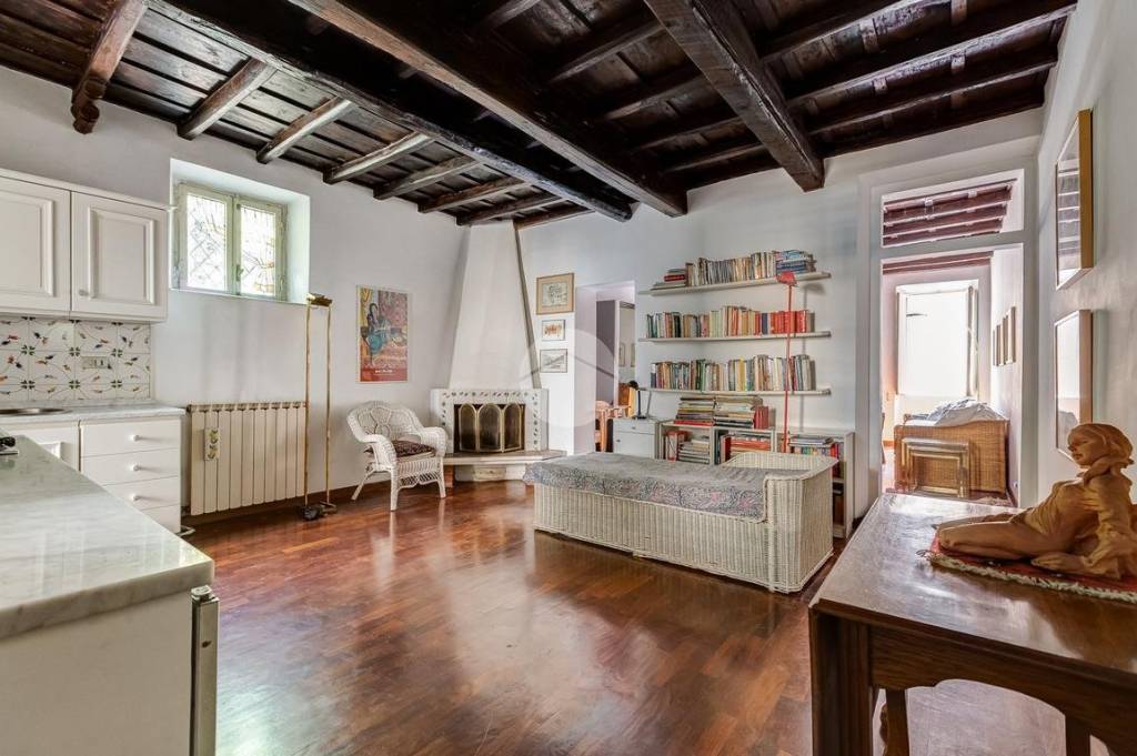 appartamento in vendita a Roma in zona Rione Monti/Campitelli